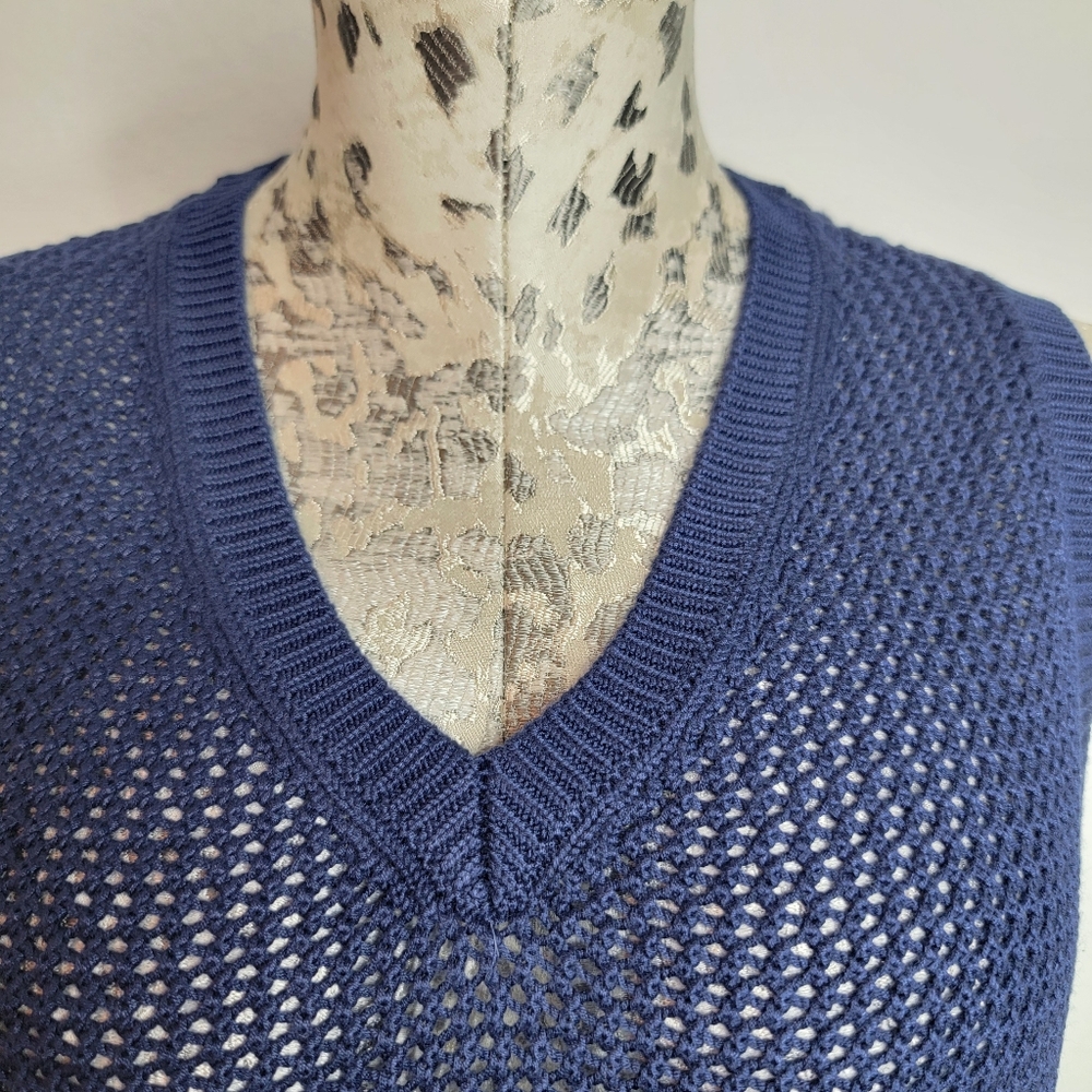 PINK Victoria's Secret Cambridge Knit Cropped Vest. - Picture 7 of 11